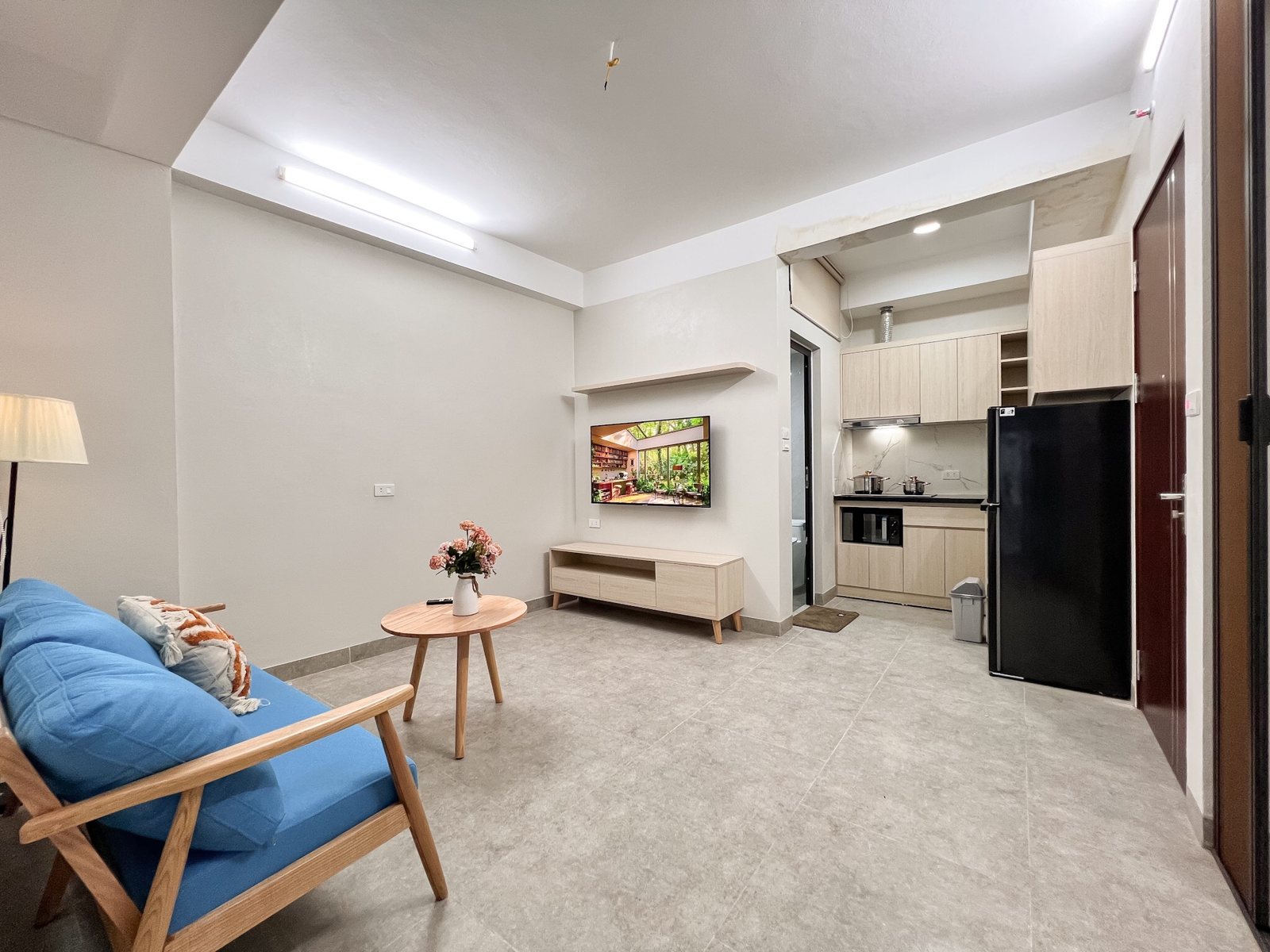 1-bedroom apartment for rent in Ba Đình · Balcony · 2