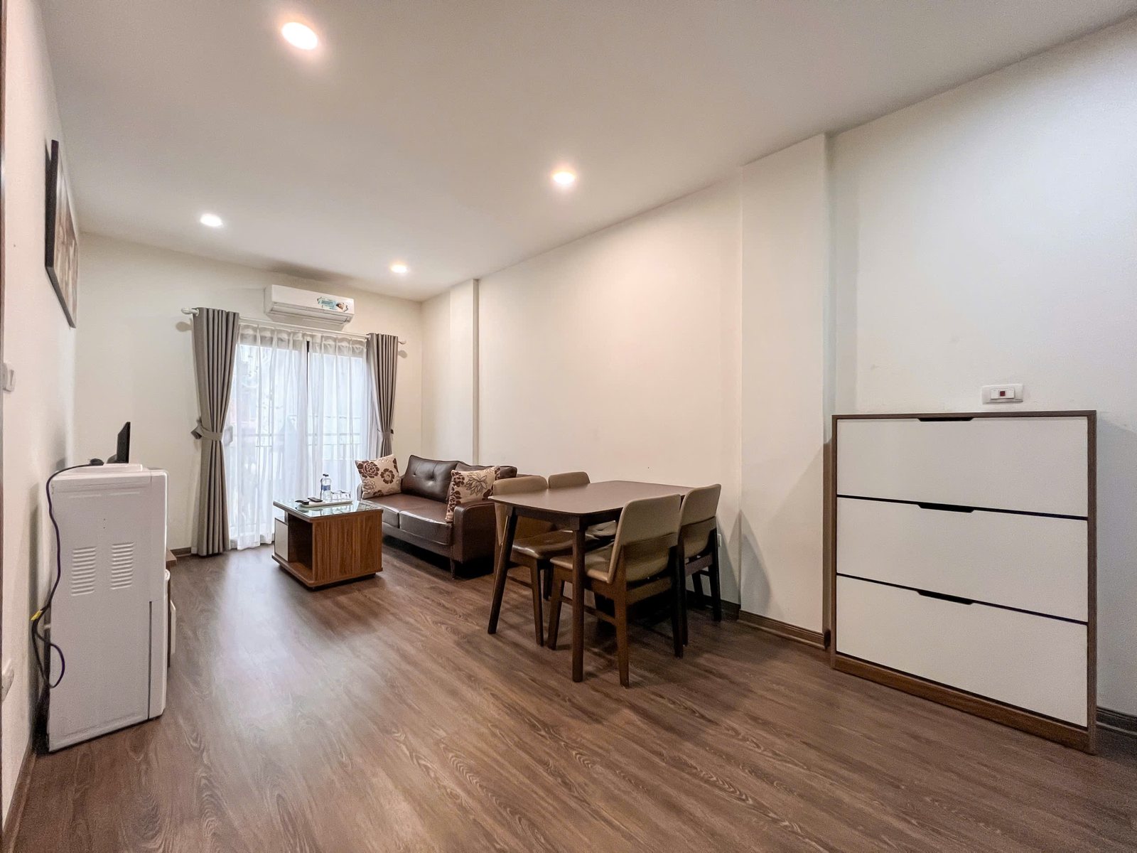 1-bedroom apartment for rent in Ba Đình · Balcony · 2