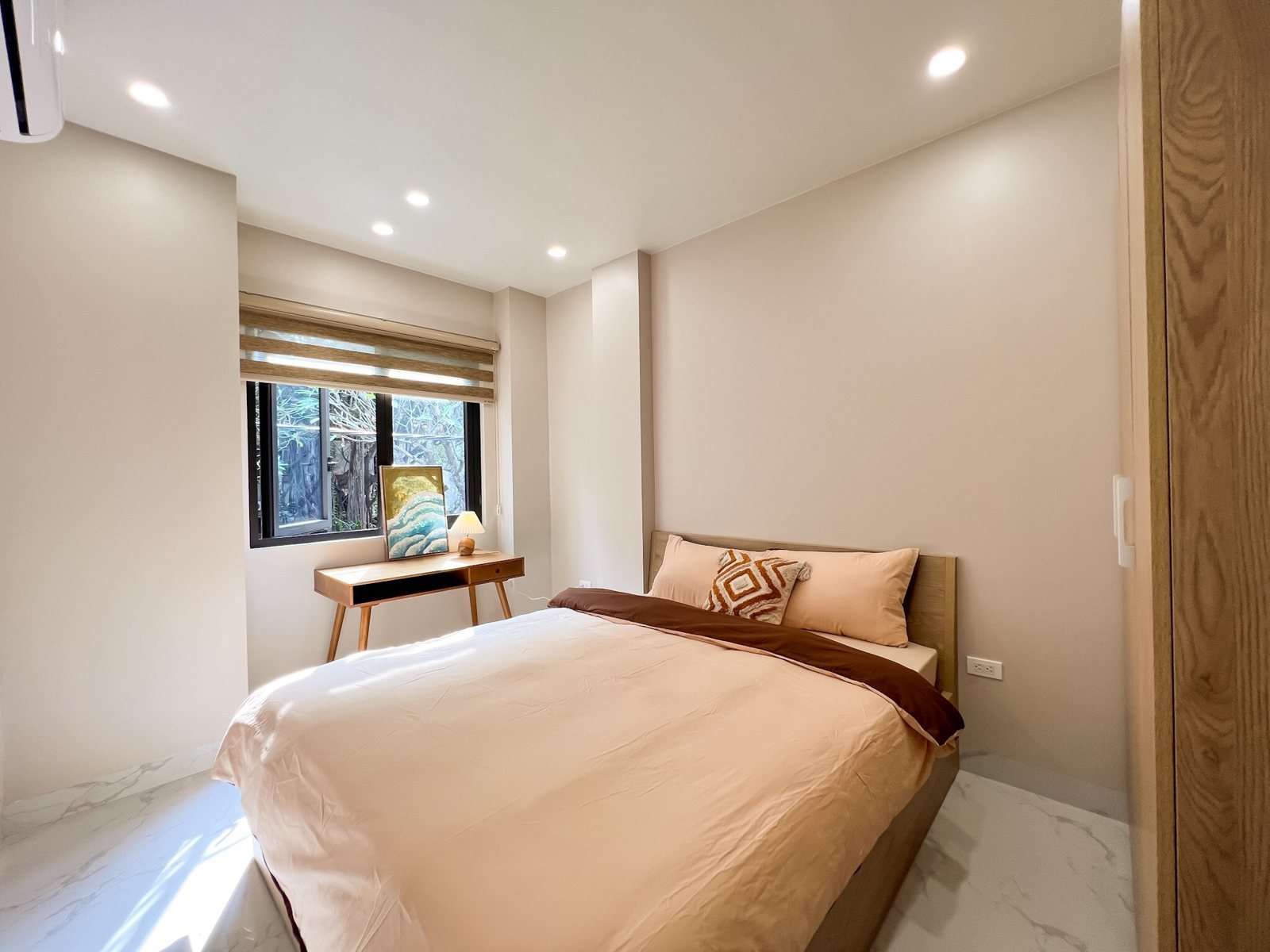 2-bedroom apartment for rent in Ba Đình · Balcony · 2