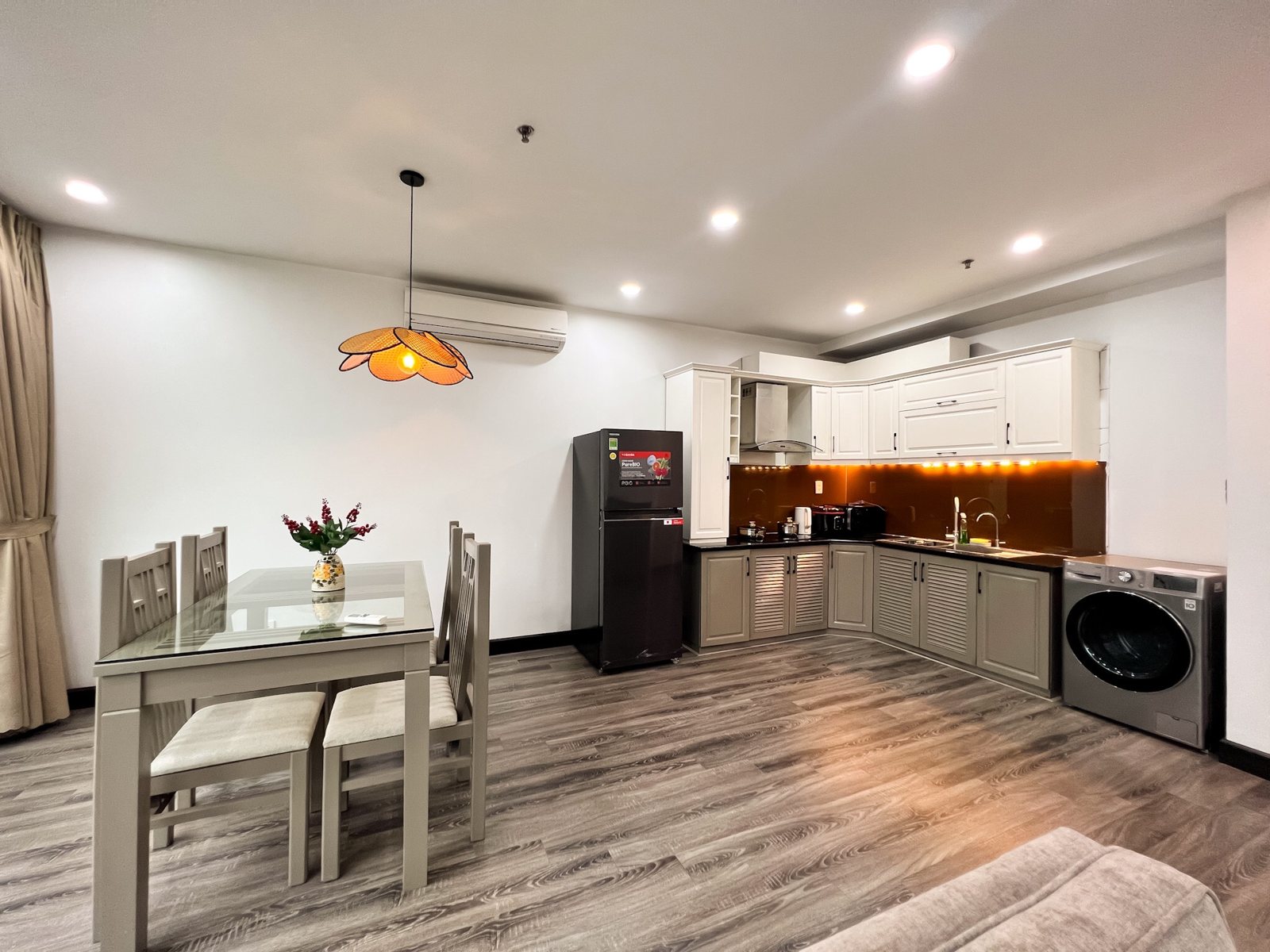 2-bedroom apartment for rent in Ba Đình · Balcony · 3
